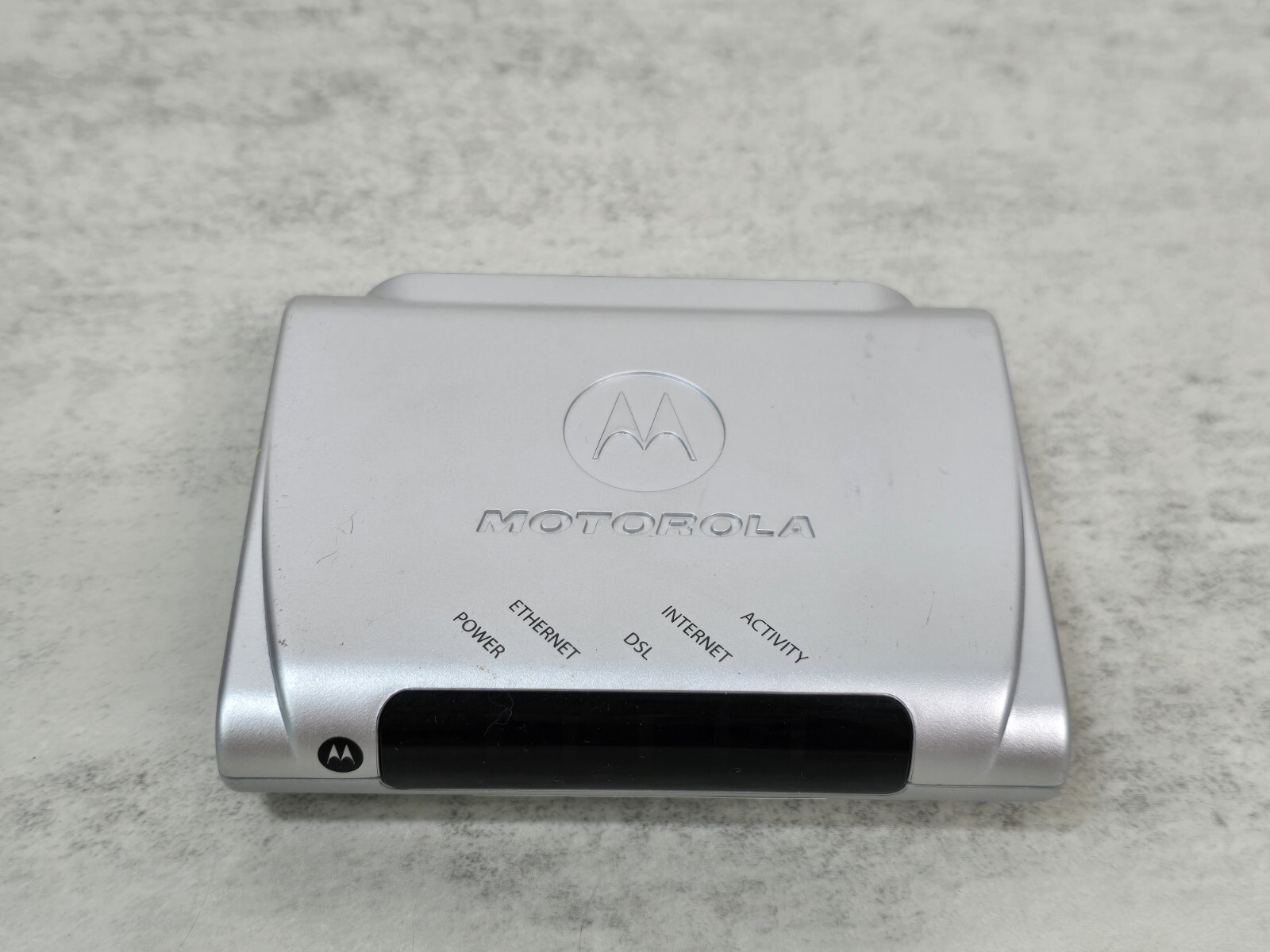 Motorola Modem 12VDC E141744 Router NO Power Cord Silver Internet UNTESTED