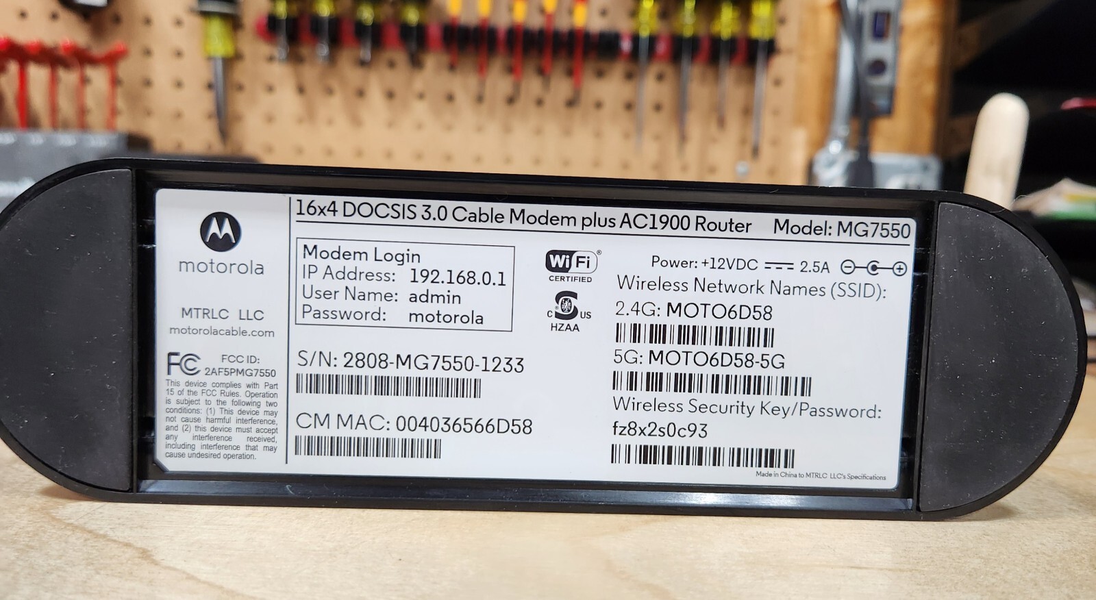 Motorola MG7550 16×4 686Mbbs DOCSIS 3.0 Cable Modem Plus AC1900 WiFi Router