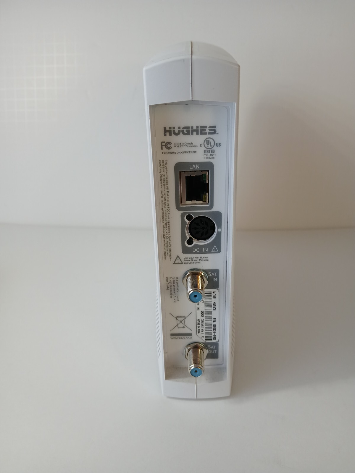 Kit Hughes HN9000 Satellite Modem and WiFi NETGEAR WPN824 Router with PS, cables