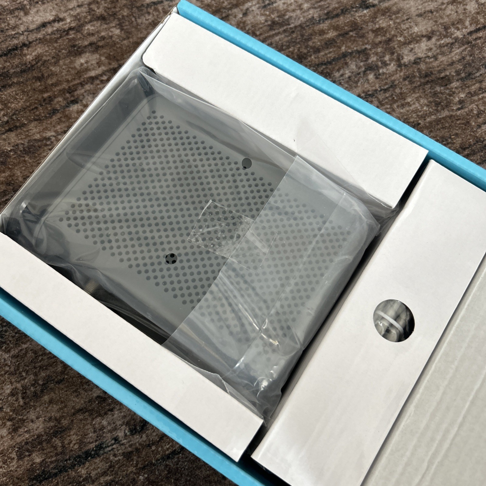 MOTOROLA 8×4 Cable Modem, Model MB7220, 343 Mbps DOCSIS 3.0