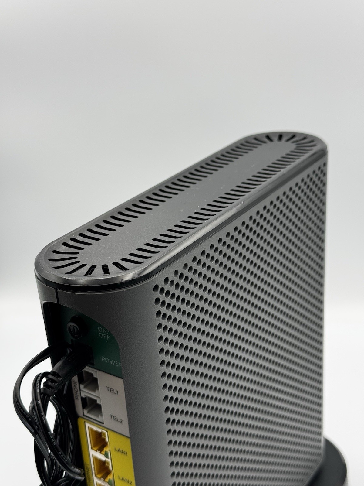 Motorola 24×8 Cable Modem + AC1900 WiFi Router + 2 Phone Line for XfinityMT7711.