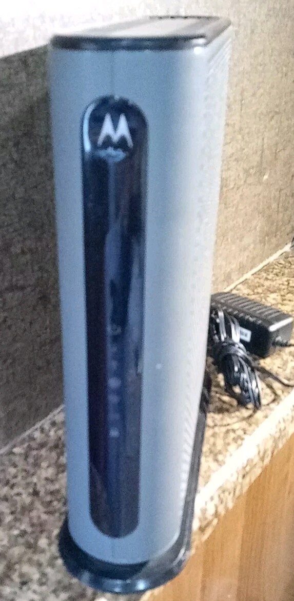 Motorola MG7550 16×4 Cable Modem with Power Cord in Great Shape See Pics