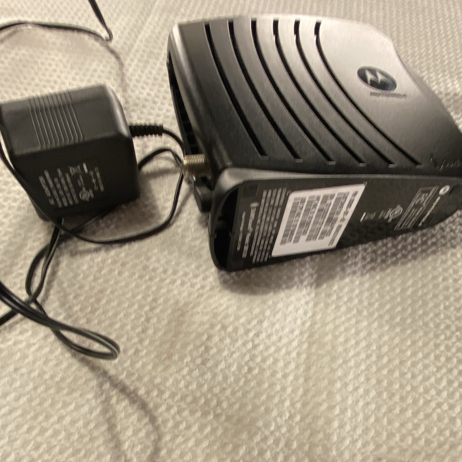 Motorola SURFboard SB5120 DOCSIS 2.0 Cable Modem 38 Mbps USB/Ethernet Black