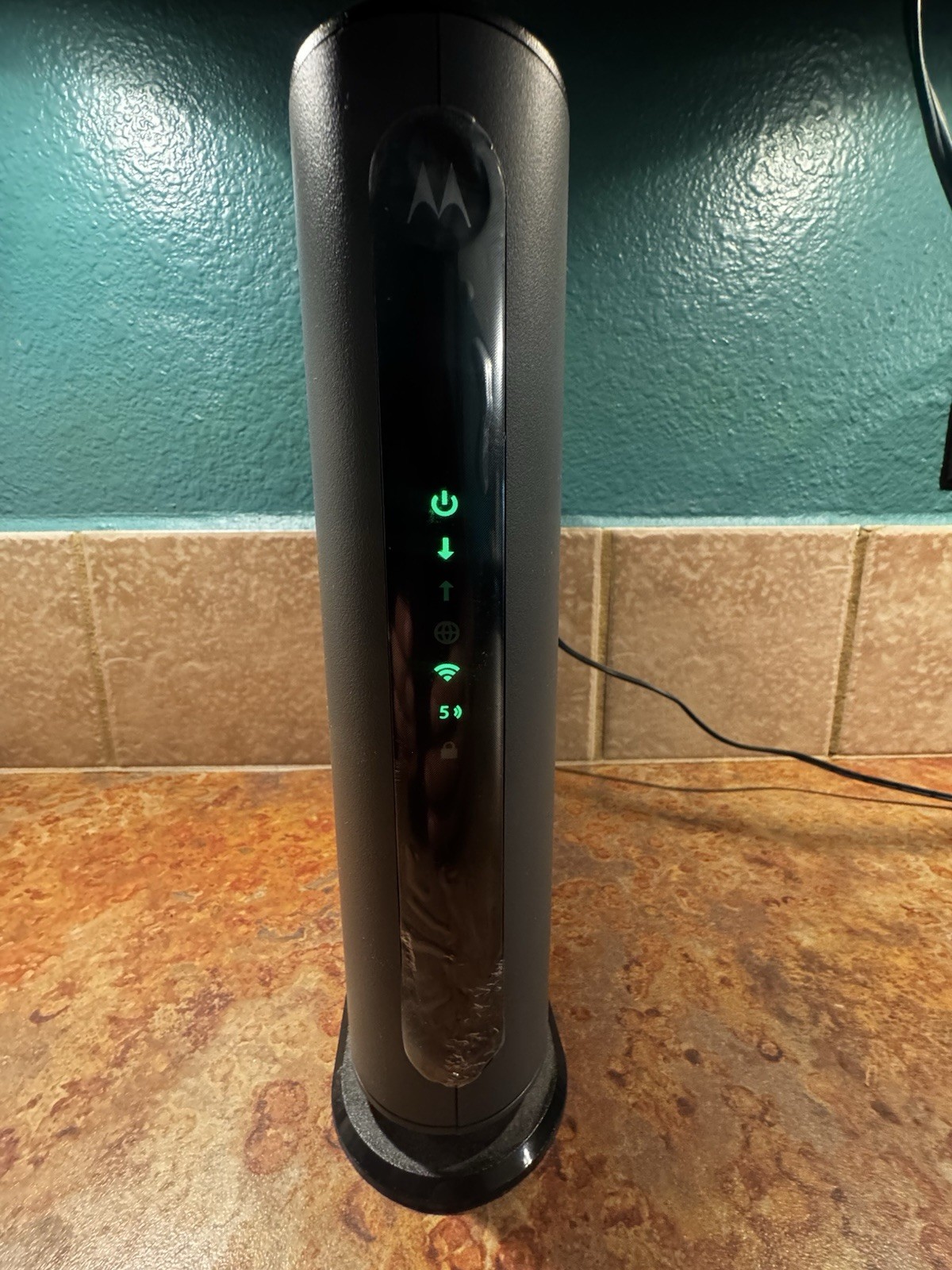 Motorola MG7700 Cable Modem AC1900 Dual Band Gigabit WiFi Router DOCSIS 3.0