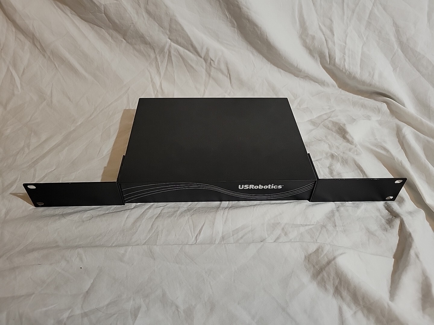 USRobotics USR4204 No Cables Included Rack Ears Included