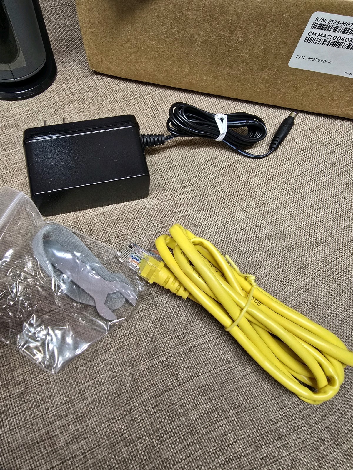 Motorola MG7540-10R (Refurbished) 16×4 686Mbps Cable Modem + AC1600 DOCSIS 3.0