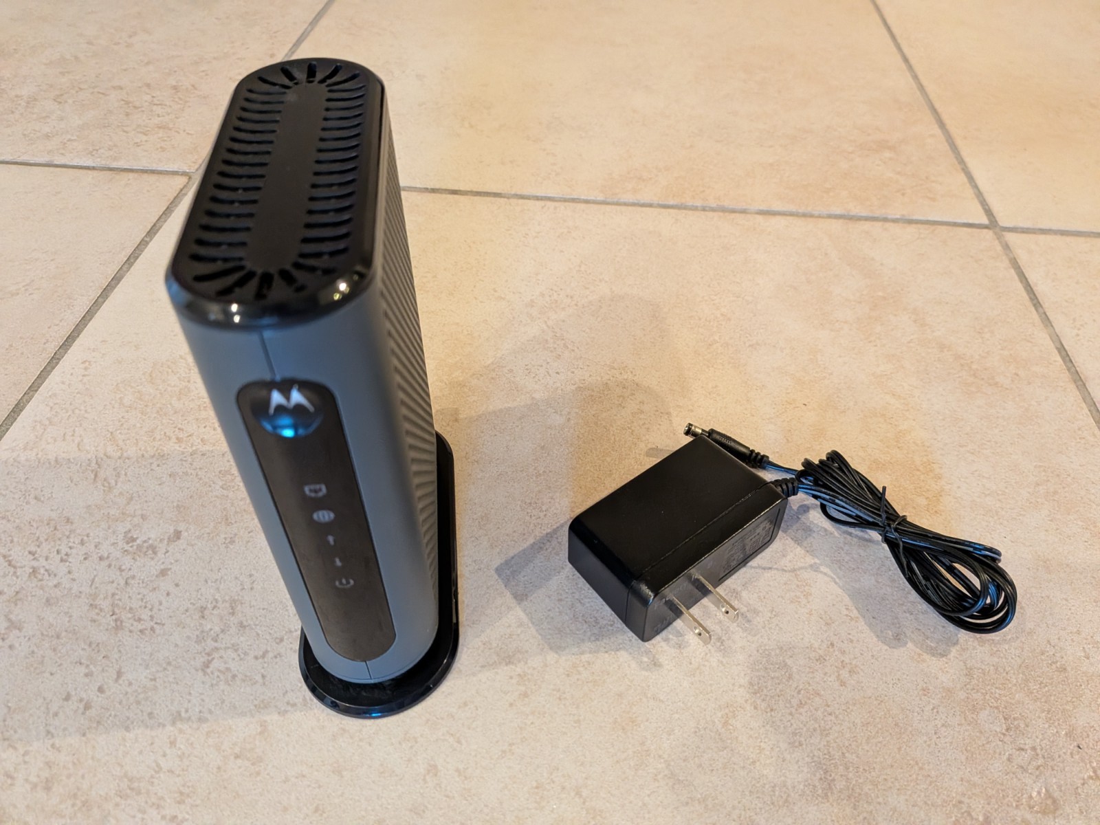 Motorola MB7420 16×4 686 Mbps ​​Cable Modem