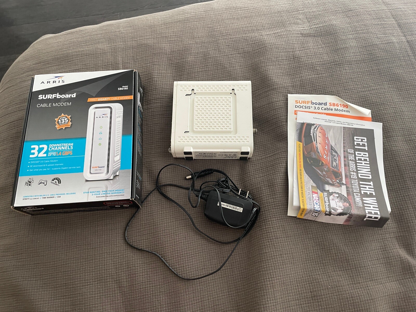 ARRIS Surfboard SB6190-RB DOCSIS 3.0 Cable Modem, White. Fully Functioning