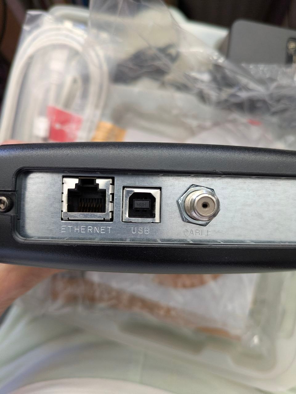 Motorola SURFboard SB5100 (501209-001-00) 38.91 Mbps Cable Modem Router