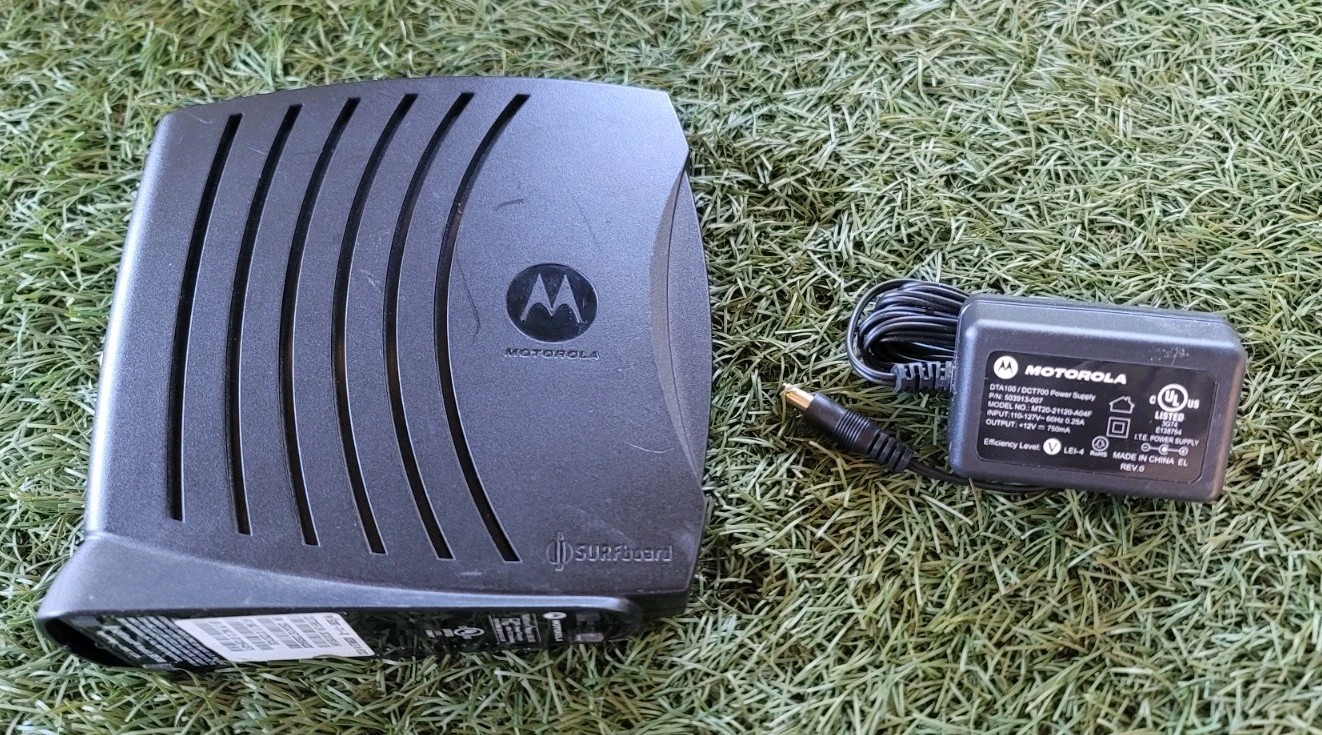 Motorola SB5100 SURFboard Cable Modem With OEM AC Adapter- WORKS!