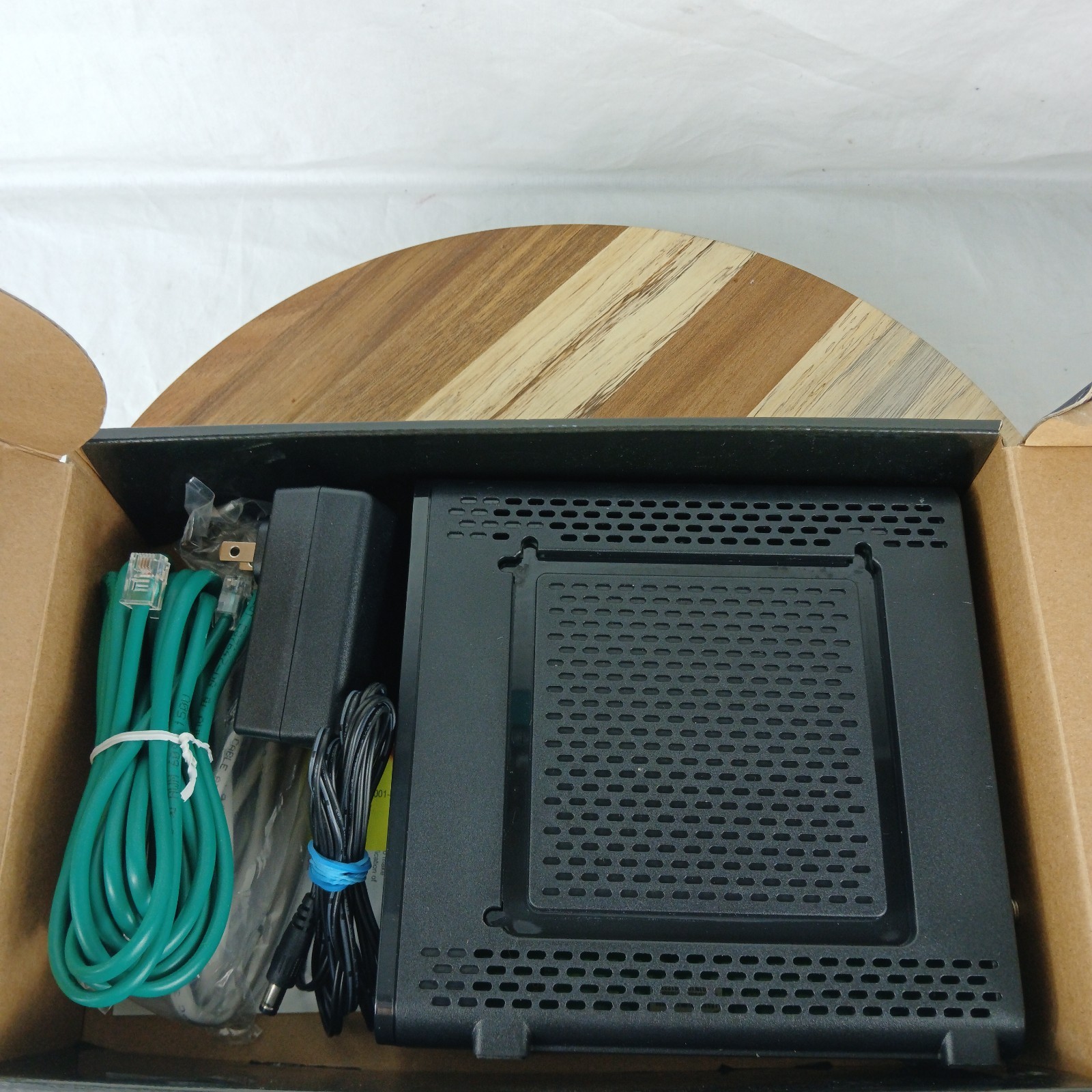Motorola ARRIS SURFboard SBG6580 DOCSIS 3.0 Cable Modem w/ Built-in Wi-Fi Router