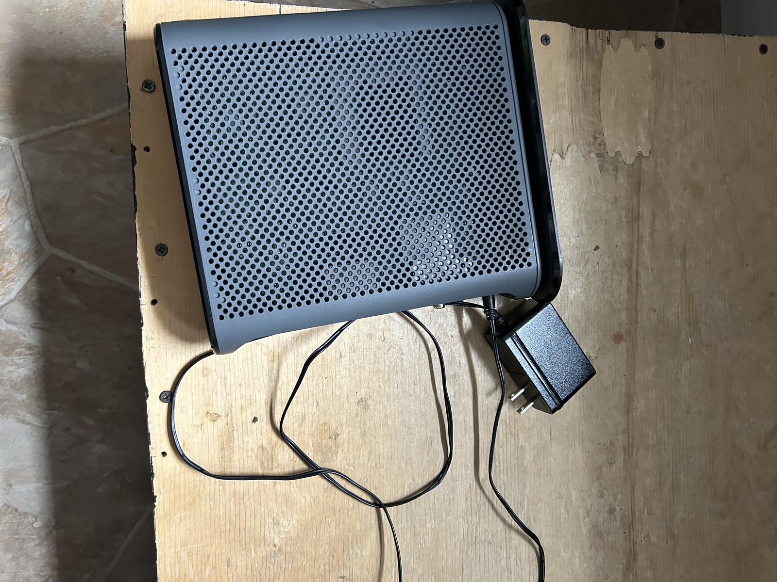 Motorola MG7540-10 16×4 Cable Modem – Black