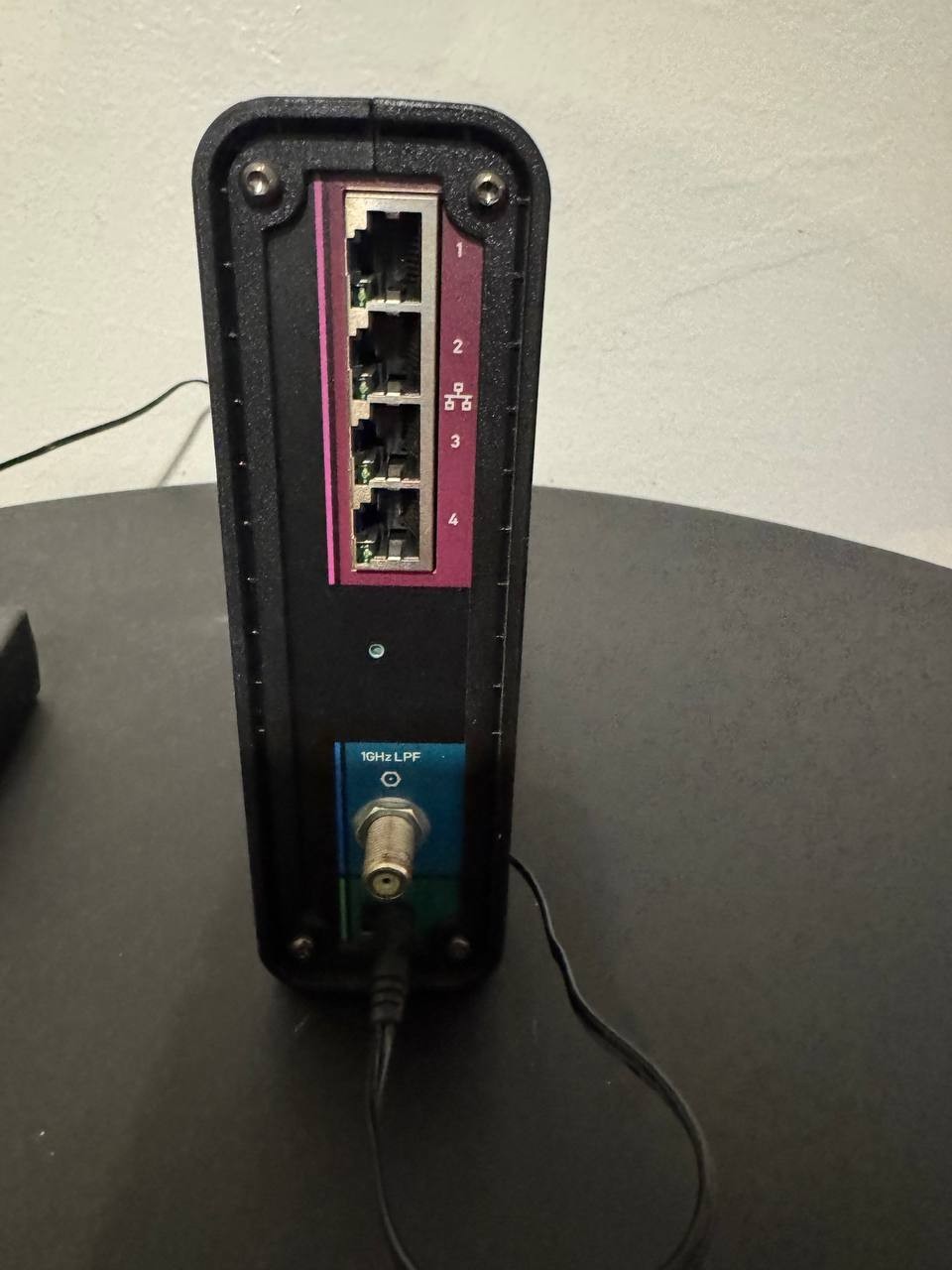 Motorola SURFboard SBG6580 DOCSIS 3.0 Cable Modem and Wi-Fi Router