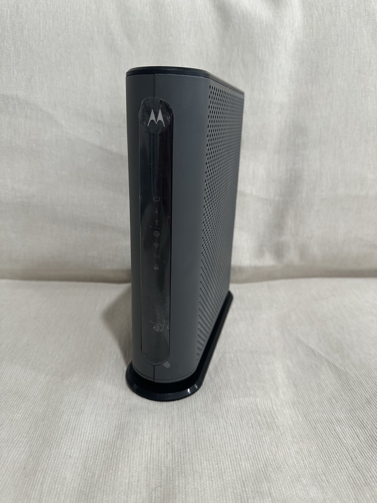 Motorola 24×8 Cable Modem Plus AC1900 WiFi