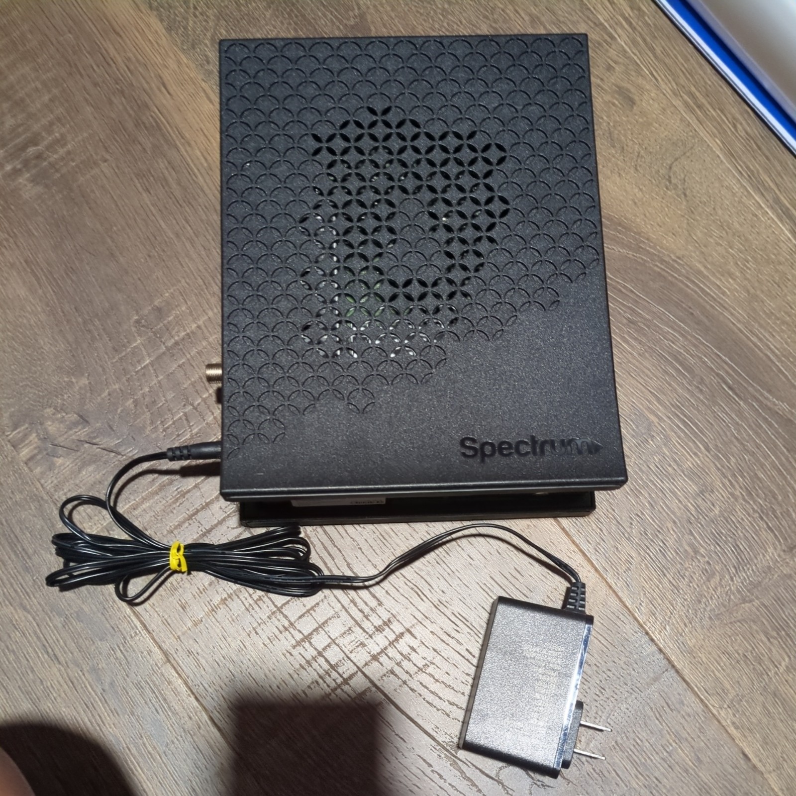 E31T2V1 DOCSIS 3.1 eMTA Internet Modem Router