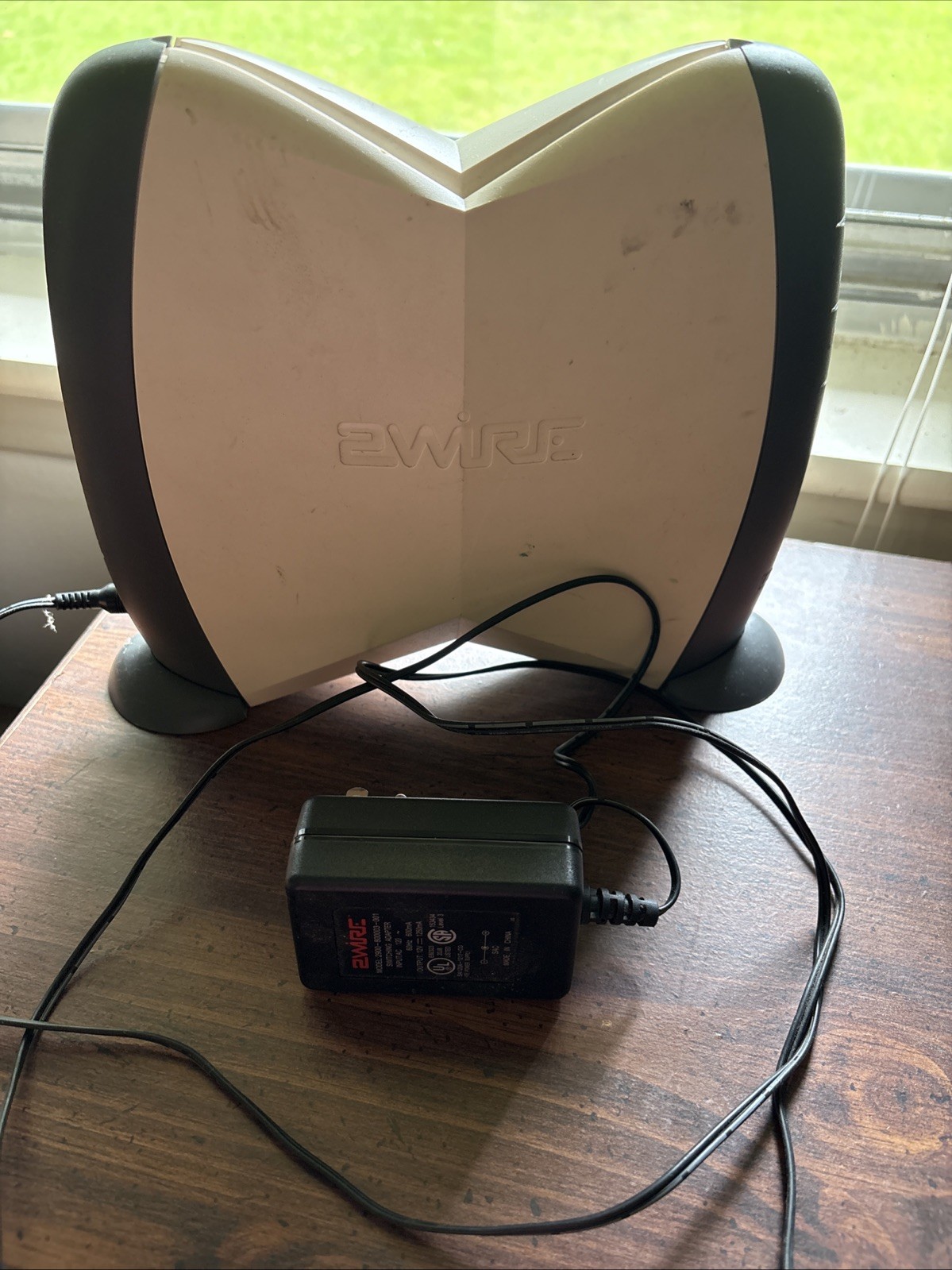2Wire Home Portal 1000SW Modem With Power Supply