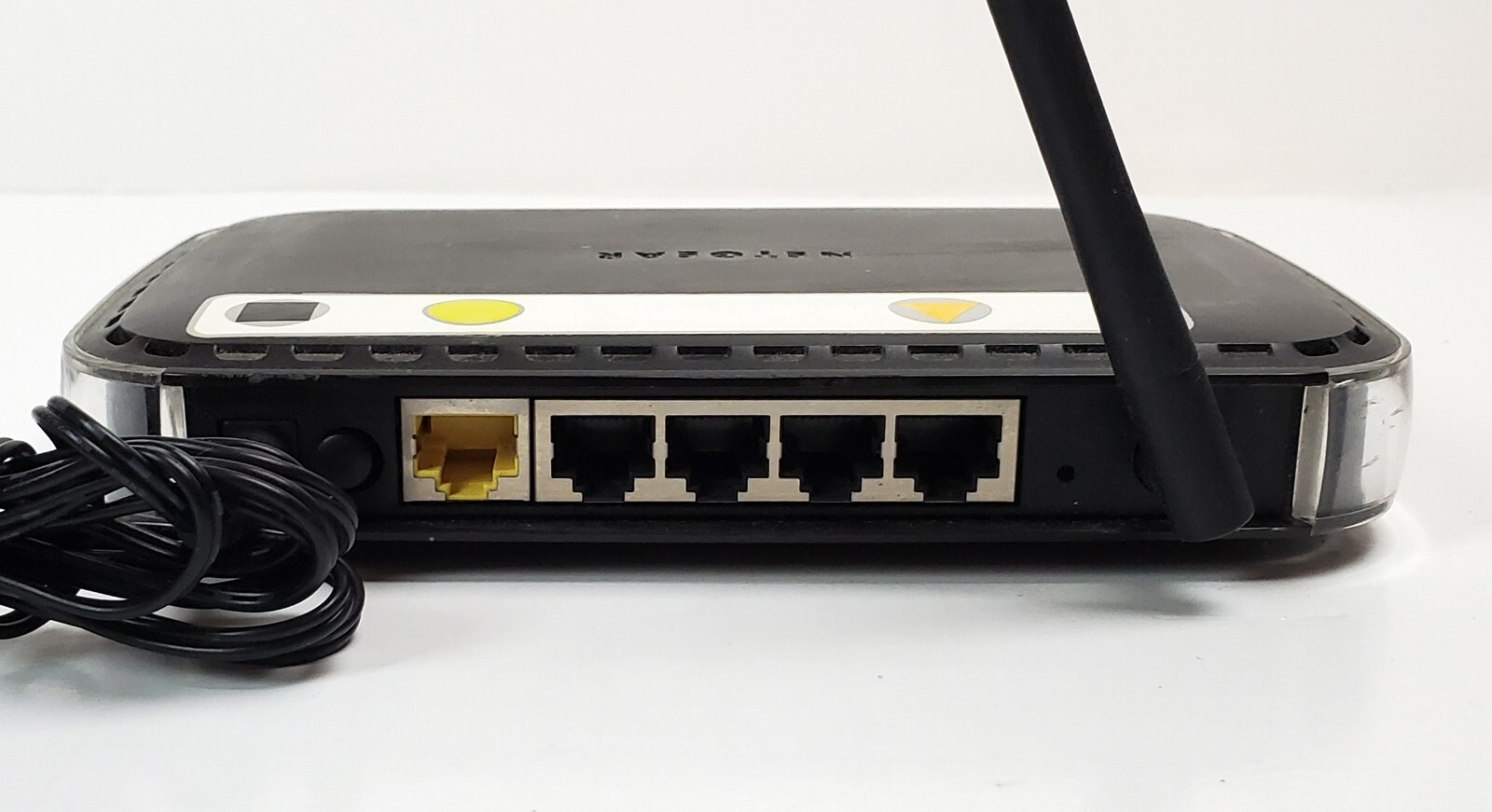 Lot Of ARRIS SURFboard SB6141 Netgear WN200 RPT v2 Netgear WNR1000 v2
