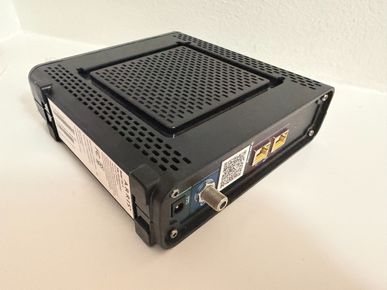 ARRIS SURFboard SBG10 DOCSIS 3.0 Cable Modem & AC1600 Dual-Band Wi-Fi Router