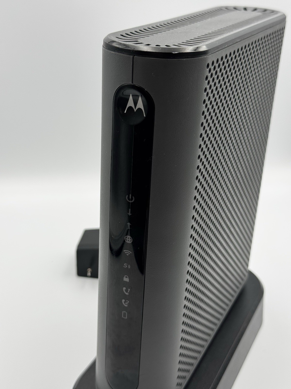 Motorola 24×8 Cable Modem + AC1900 WiFi Router + 2 Phone Line for XfinityMT7711.