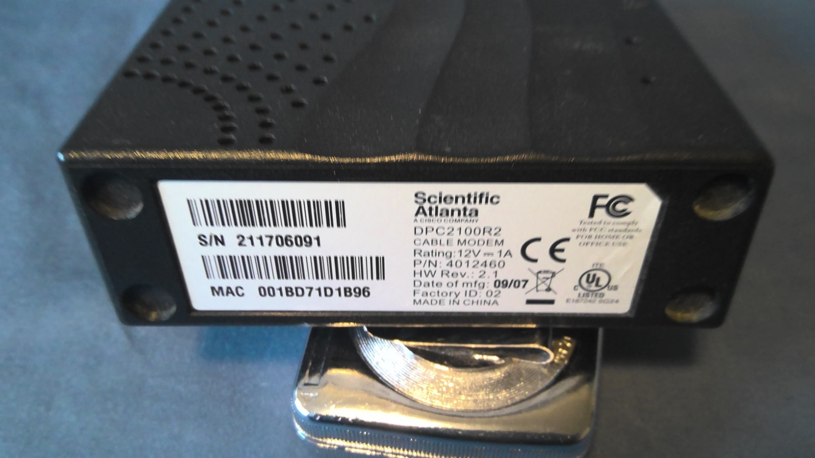 Scientific Atlanta DPC2100R2 Series Cable Modem and adapter