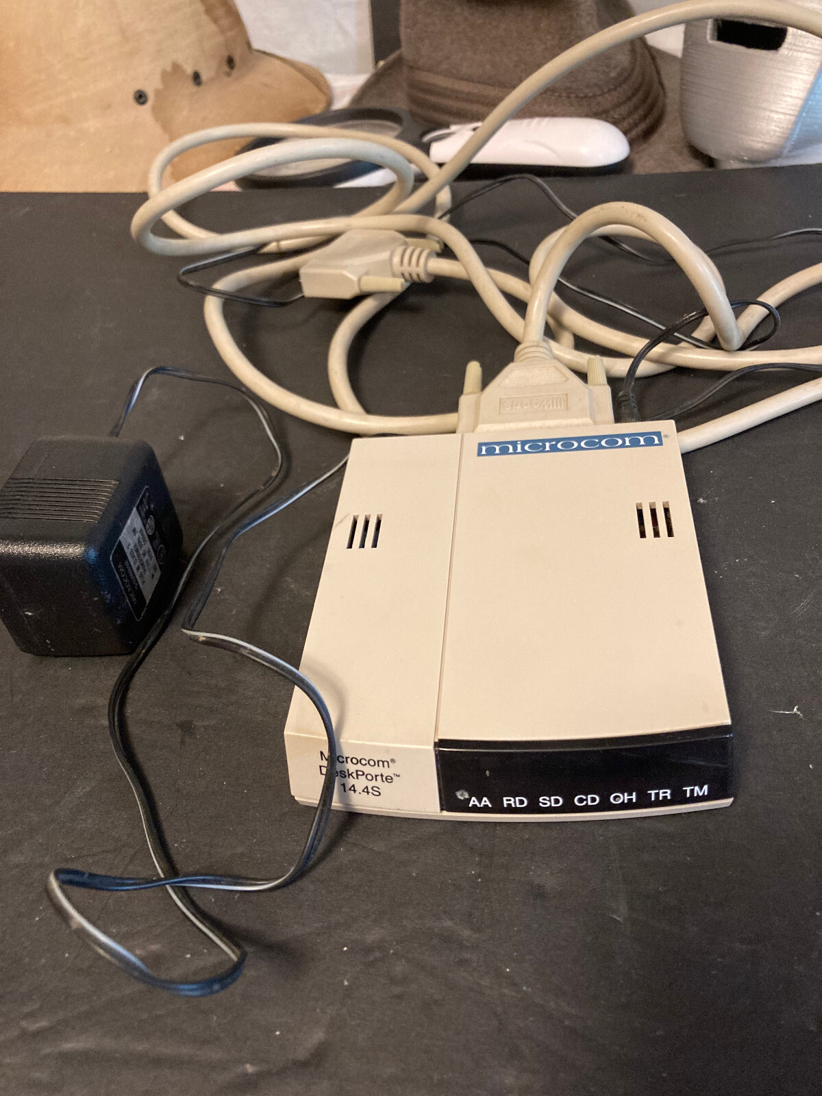 Microcom DeskPorte 14.4S 14,400 bps Data/Fax Modem Serial Printer port modem
