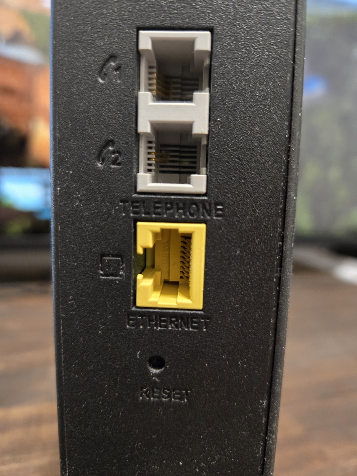 Cisco DPC3216 DOCSIS 3.0 Cable Modem + Digital Voice Adapter 16×4 w/Power Supply