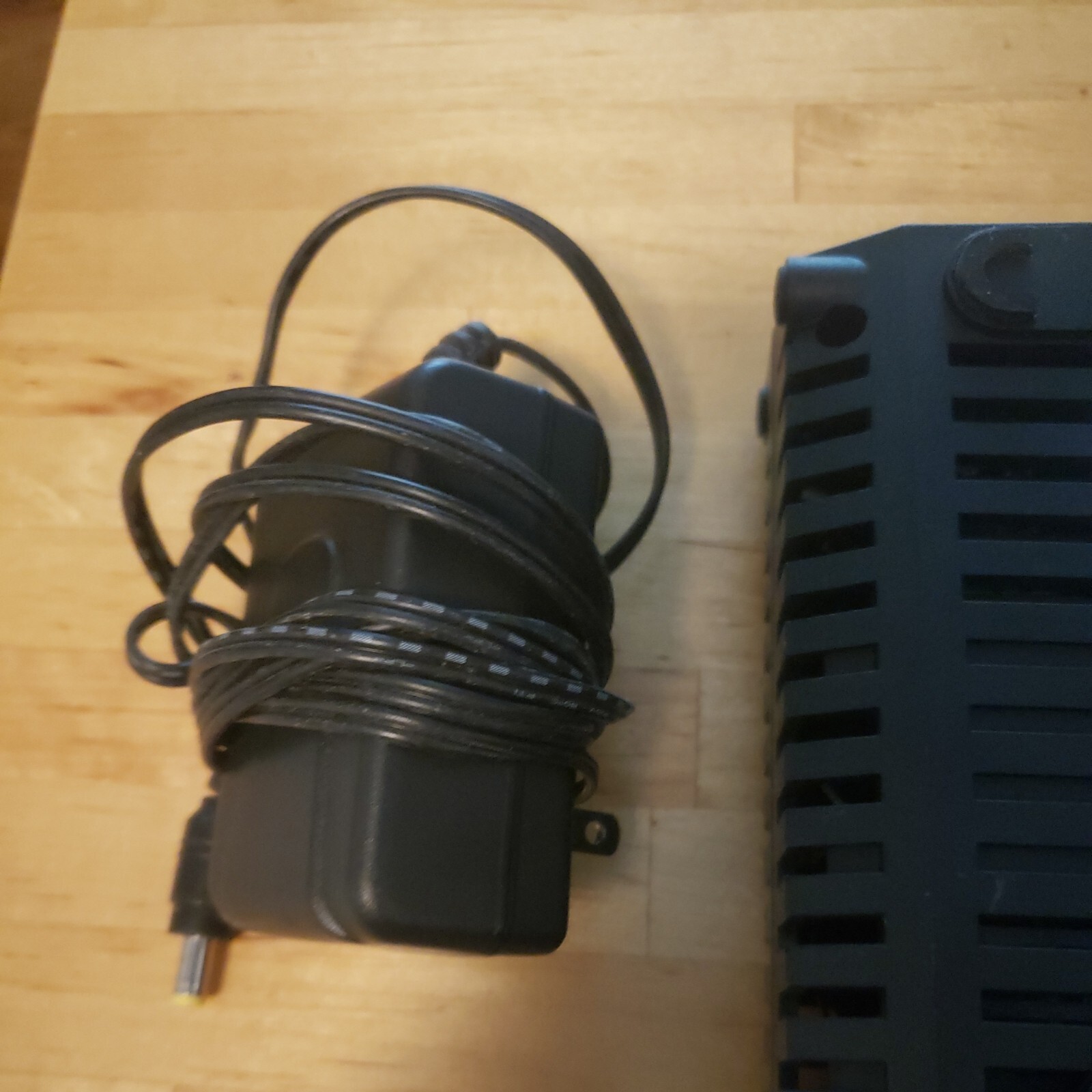 Cisco DPC3825 4 Port DOCSIS 3.0 Gateway LAN Wireless Modem Router w/ Adapter