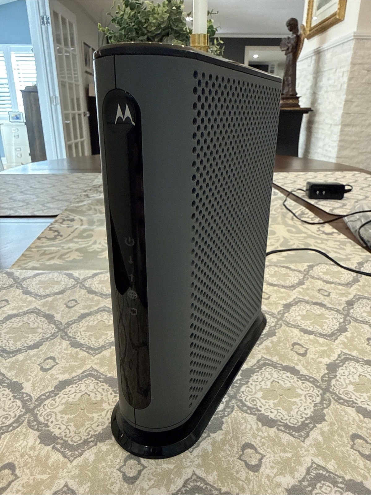 Motorola MB8600 DOCSIS 3.1 Gig-Speed Cable Modem Comcast, Xfinity, Cox