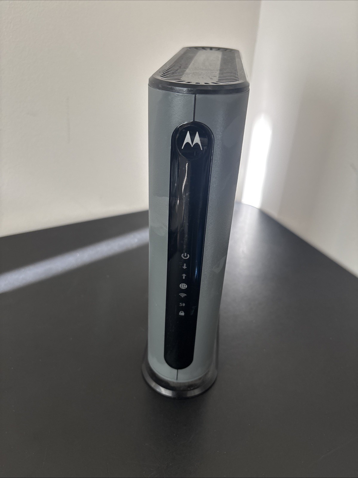 Motorola MG7550 Cable Modem Router, 16×4, 686Mbps, AC1900 PowerBoost No Pwr Cord