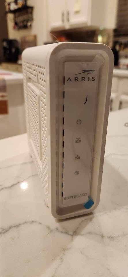 ARRIS SURFboard SB8200 DOCSIS 3.1 10 Gbps Cable Modem
