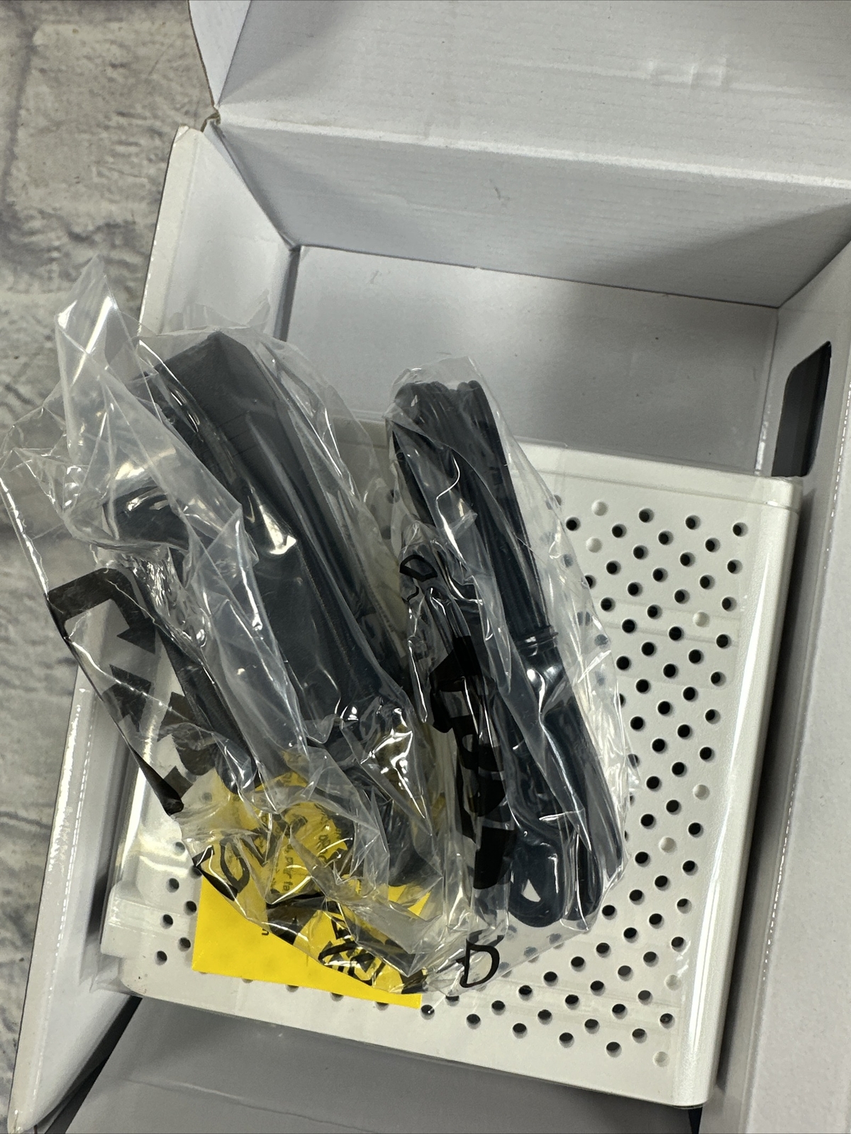 ARRIS SB6183 686 Mbps Cable Modem, White – 59243200300