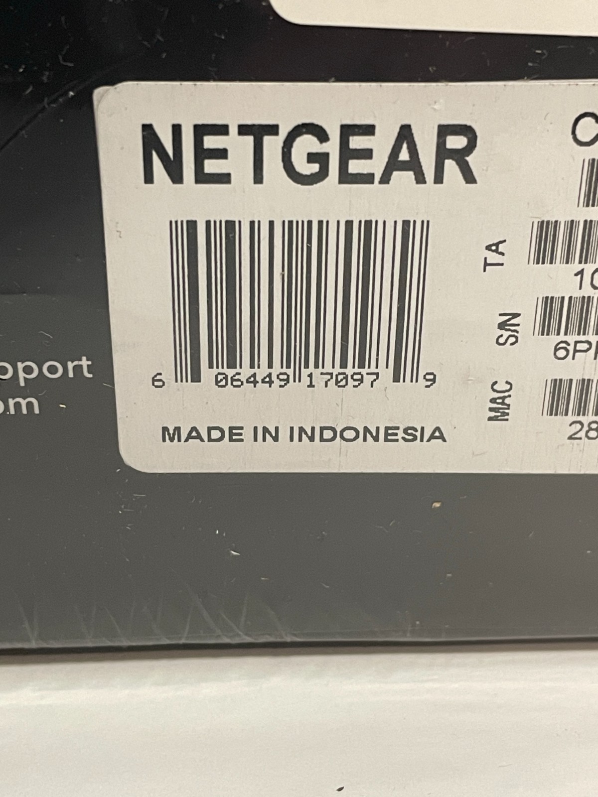 New NETGEAR Nighthawk Dual Band WiFi 6 AX2700 Cable Modem Router Damaged Box
