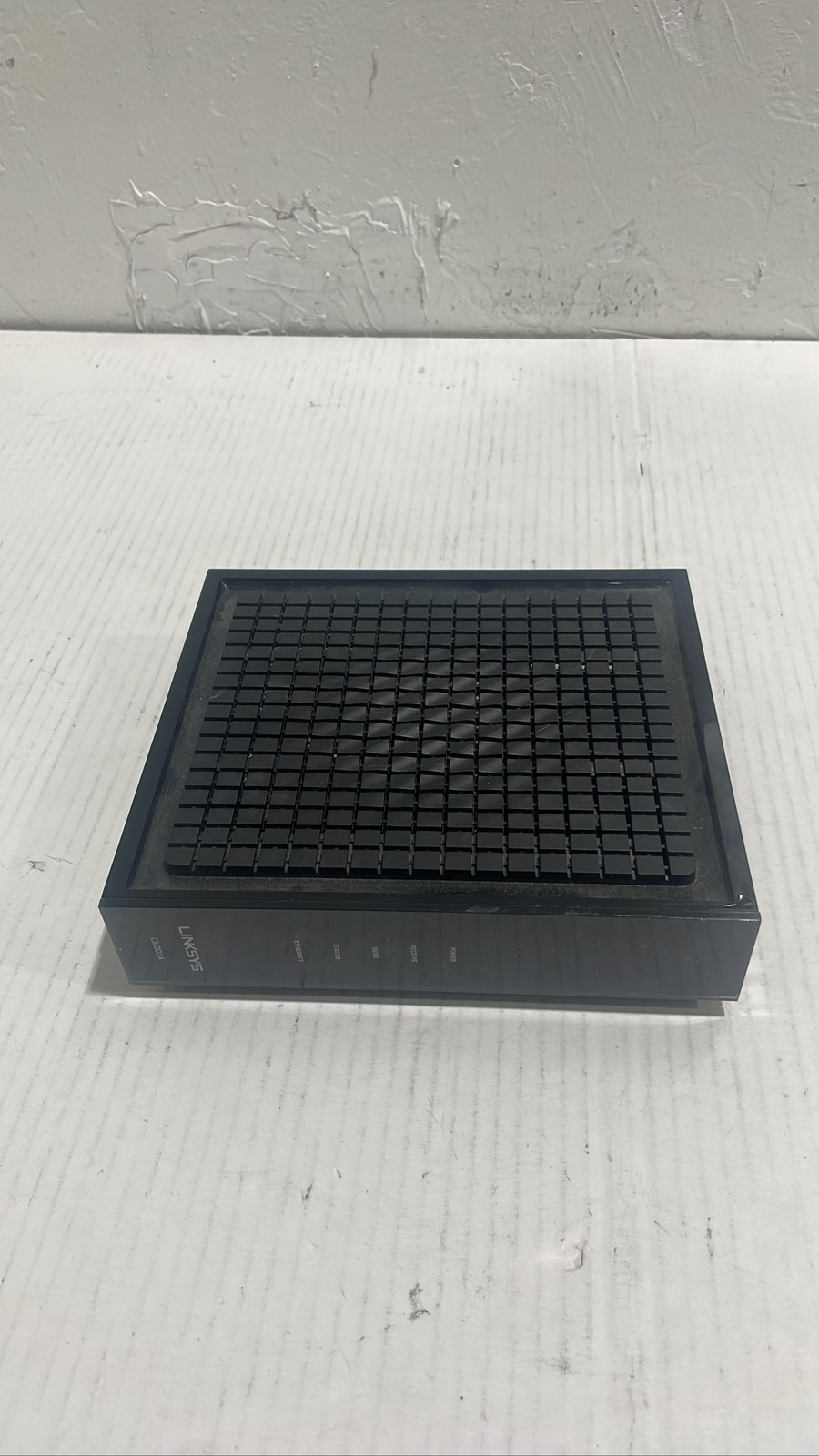 Linksys CM3024 DOCSIS 3.0 Broadband Cable Modem Ethernet Network Unit