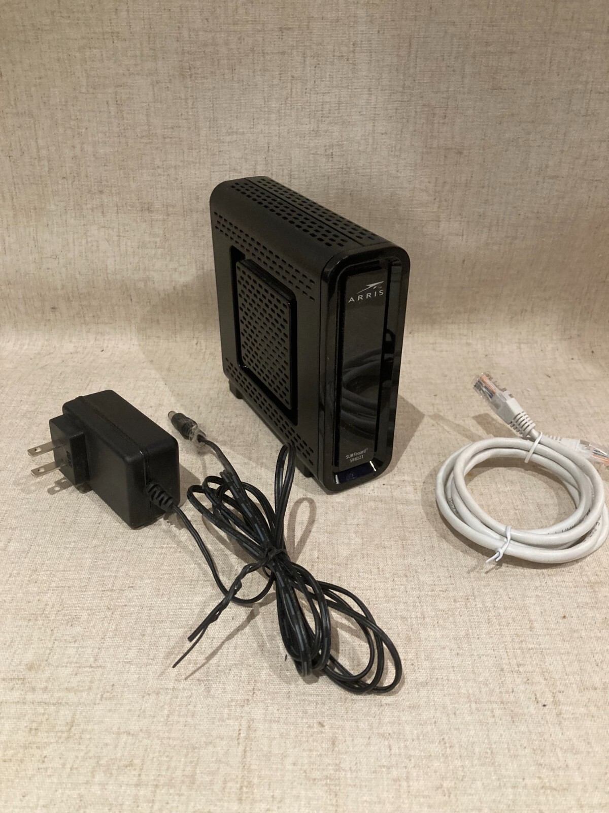 Motorola Arris Surfboard SB6121 Cable Modem. Power & Ethernet Cords Included