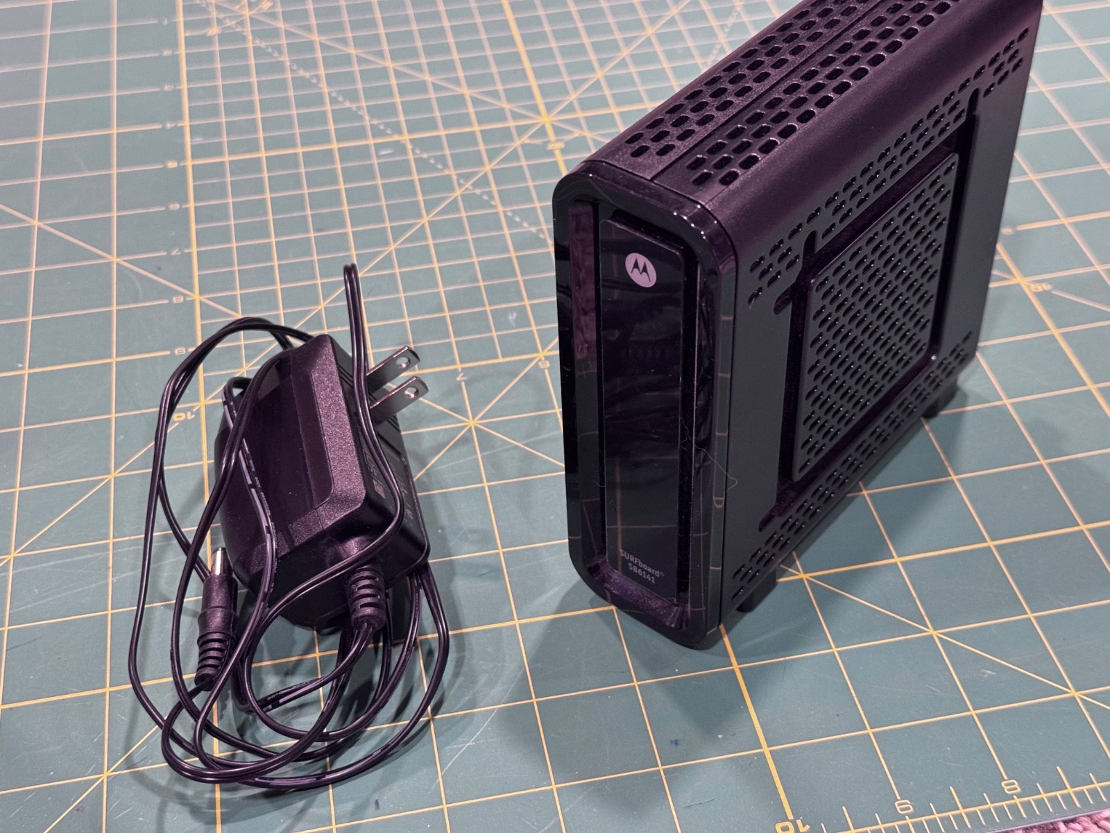 ARRIS SURFboard SB6141 DOCSIS 3.0 Cable Modem Black