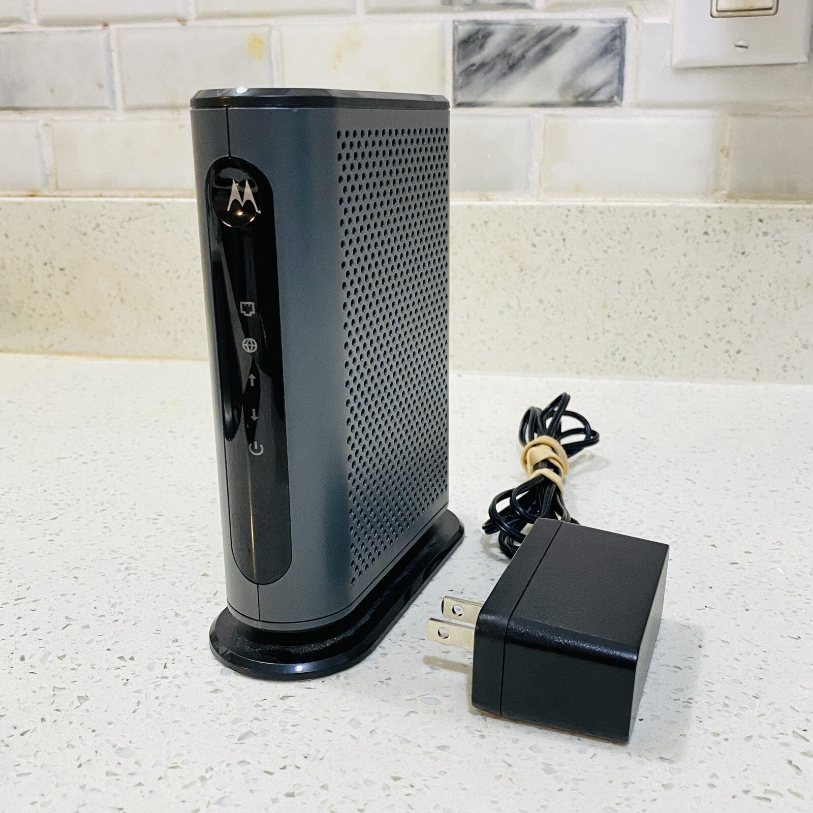 Motorola MB7220 Black DOCSIS 3.0 Cable Modem with Power Adapter Tested Works