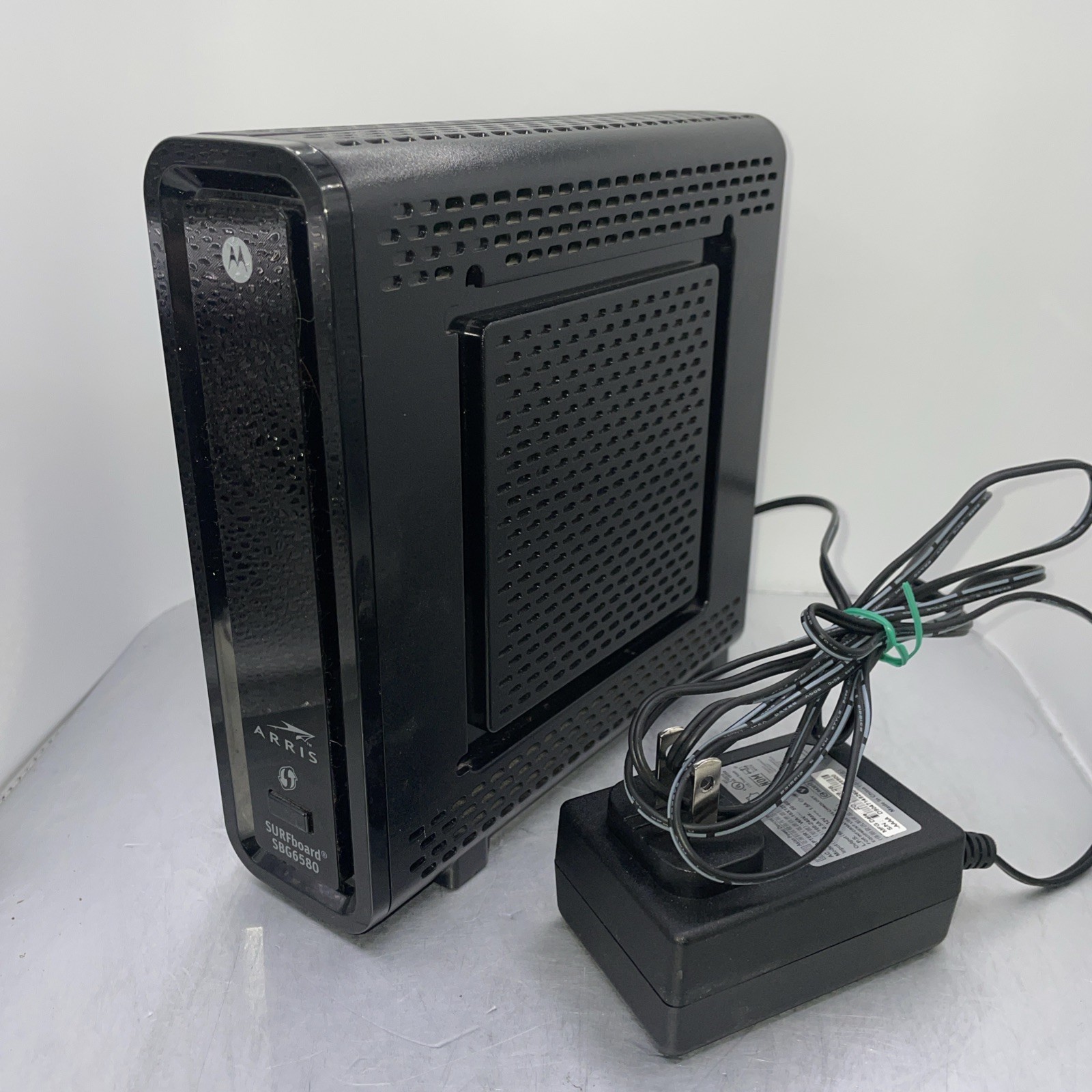 Cable Modem: DOCSIS 3.0, Arris Surfboard, 4-Port | SBG6580 – AC Adapter Included