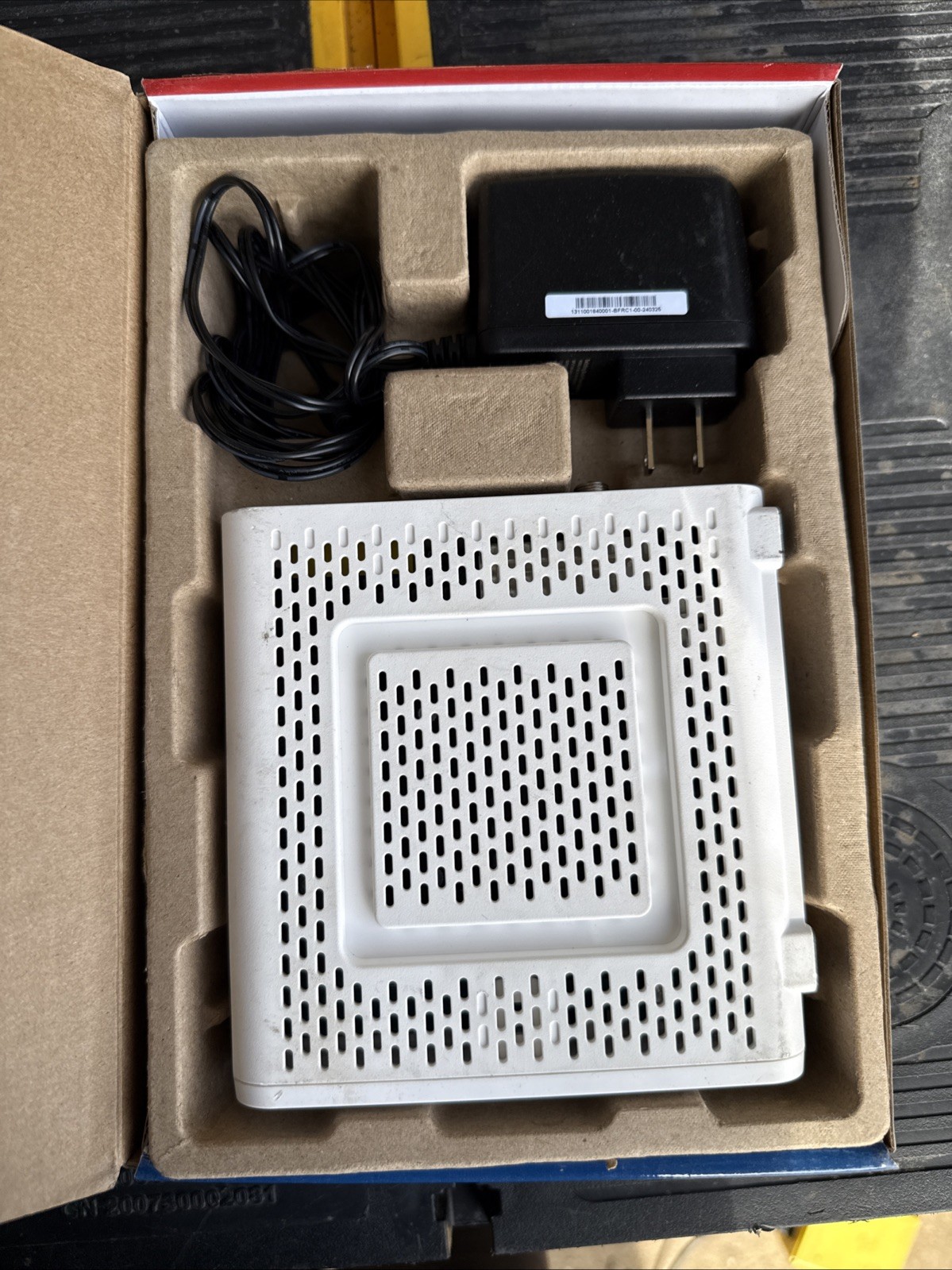 ARRIS (SB8200) – Cable Modem – Fast DOCSIS 3.1 32×8 Gigabit WiFi