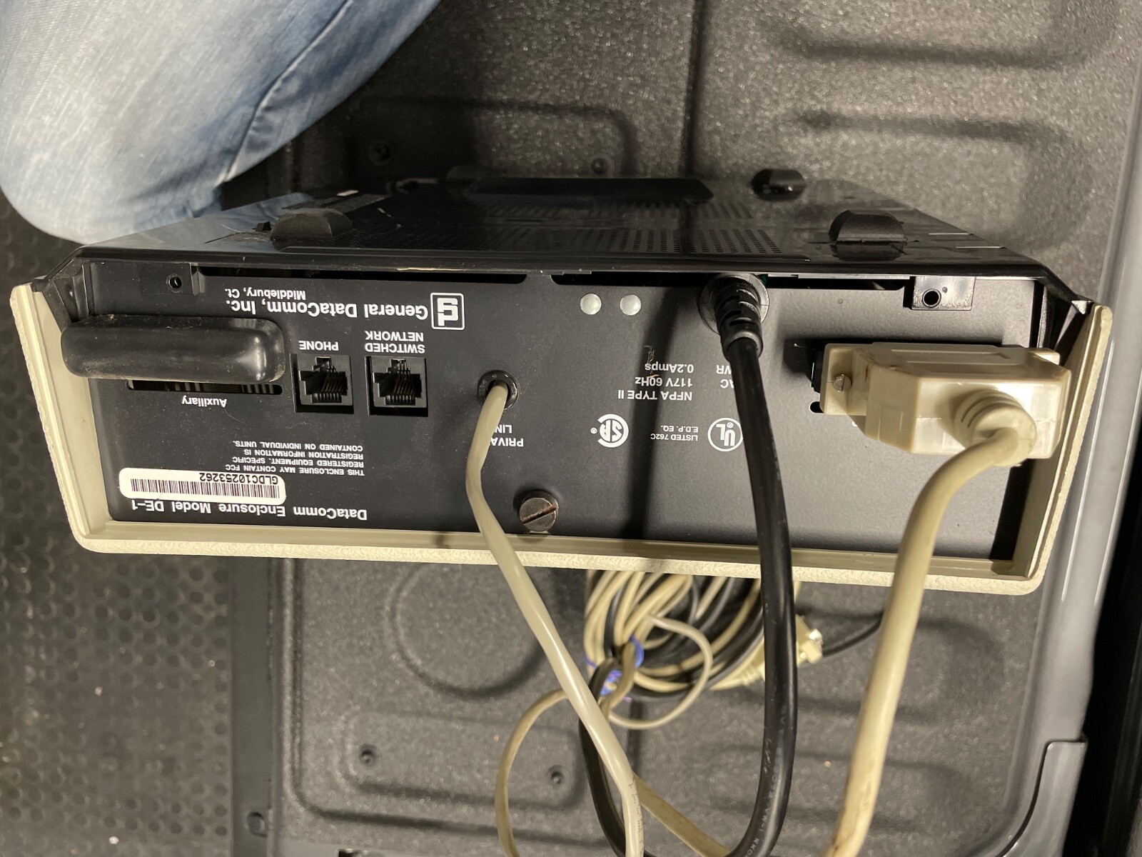 GENERAL DATACOMM DC 500F/AXR-48VDC MODEM ENCLOSURE MODEL DE-17/DC; 48 VDC