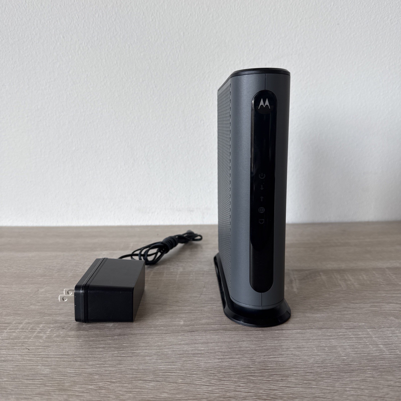 Motorola MB8600 DOCSIS 3.1 Cable Modem 32×8 Gigabit Xfinity Approved