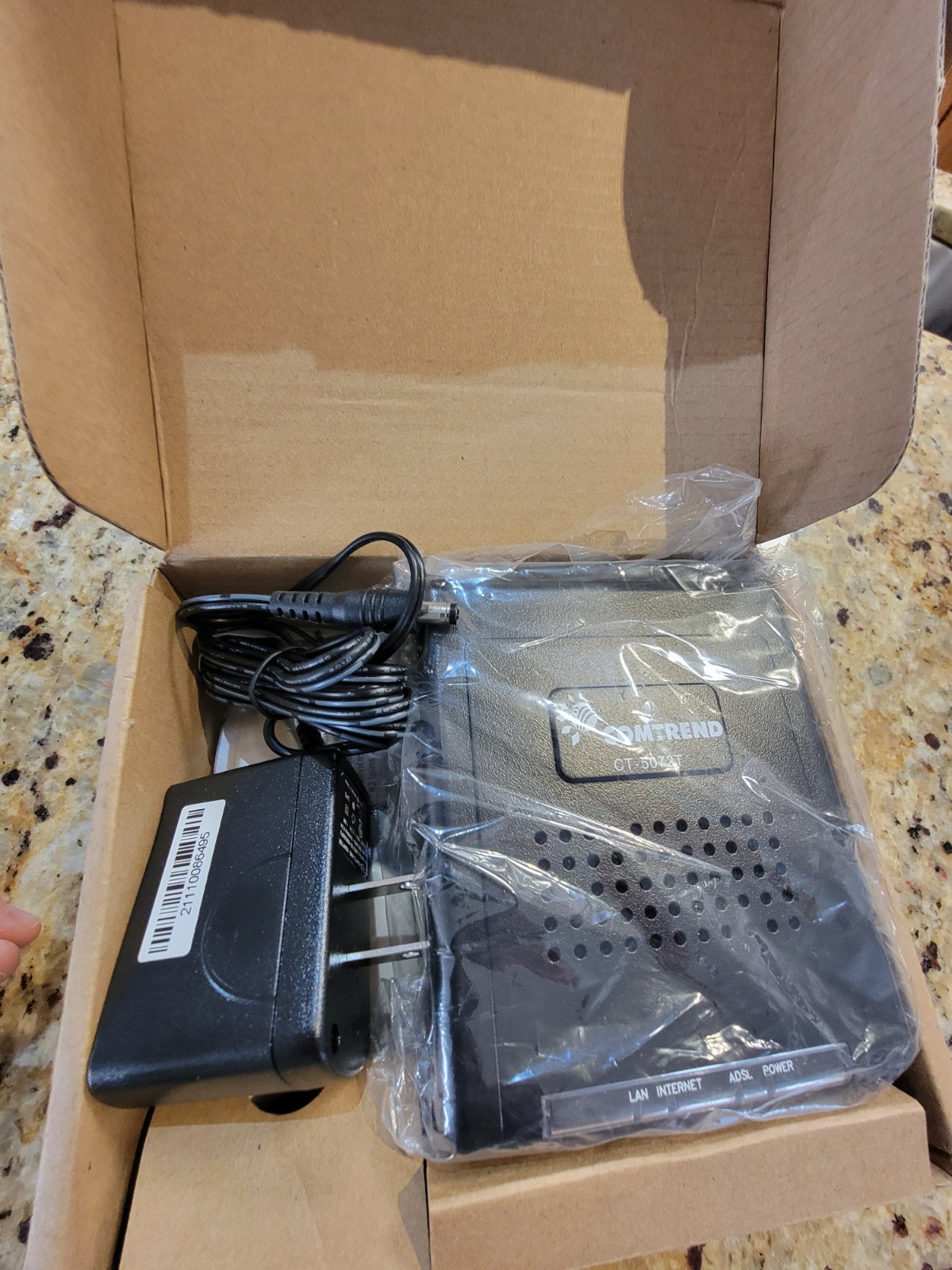 Comtrend CT-5072T ADSL2+ Modem with Switching Adapter AM5195 & Accessories