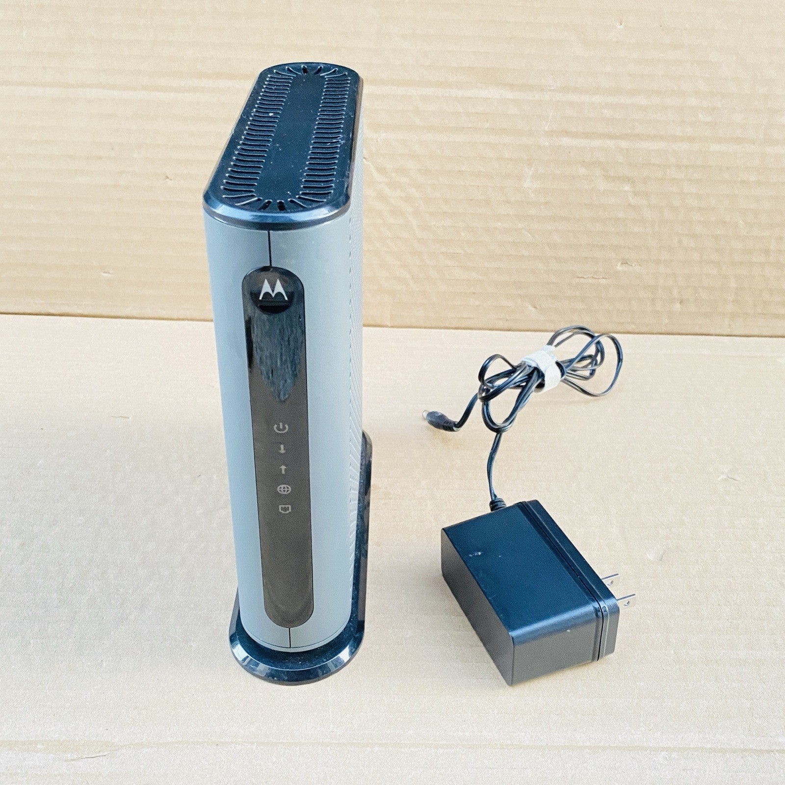 Motorola MB8600 DOCSIS 3.1 Cable Modem with Power Adapter Tested Working
