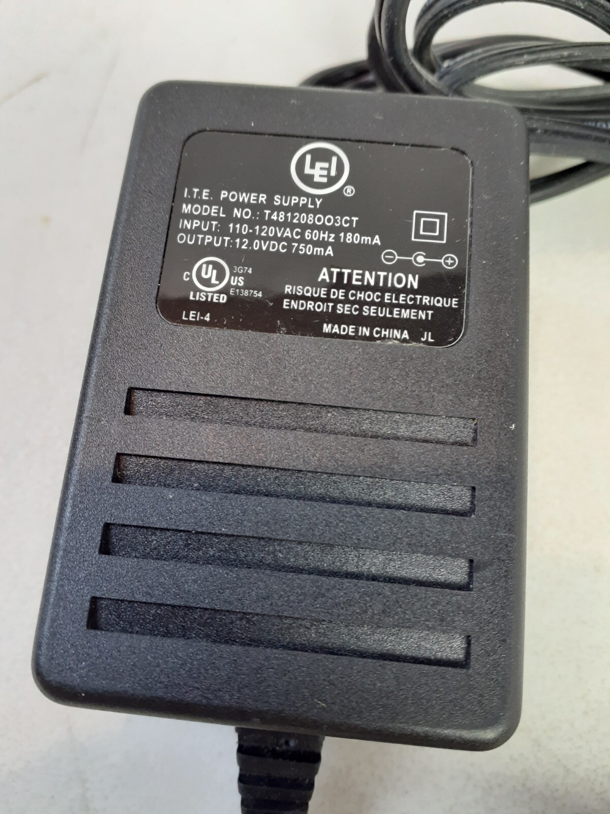 Motorola SURFboard Ethernet Cable Modem WiFi Router SB6121 with Power Supply
