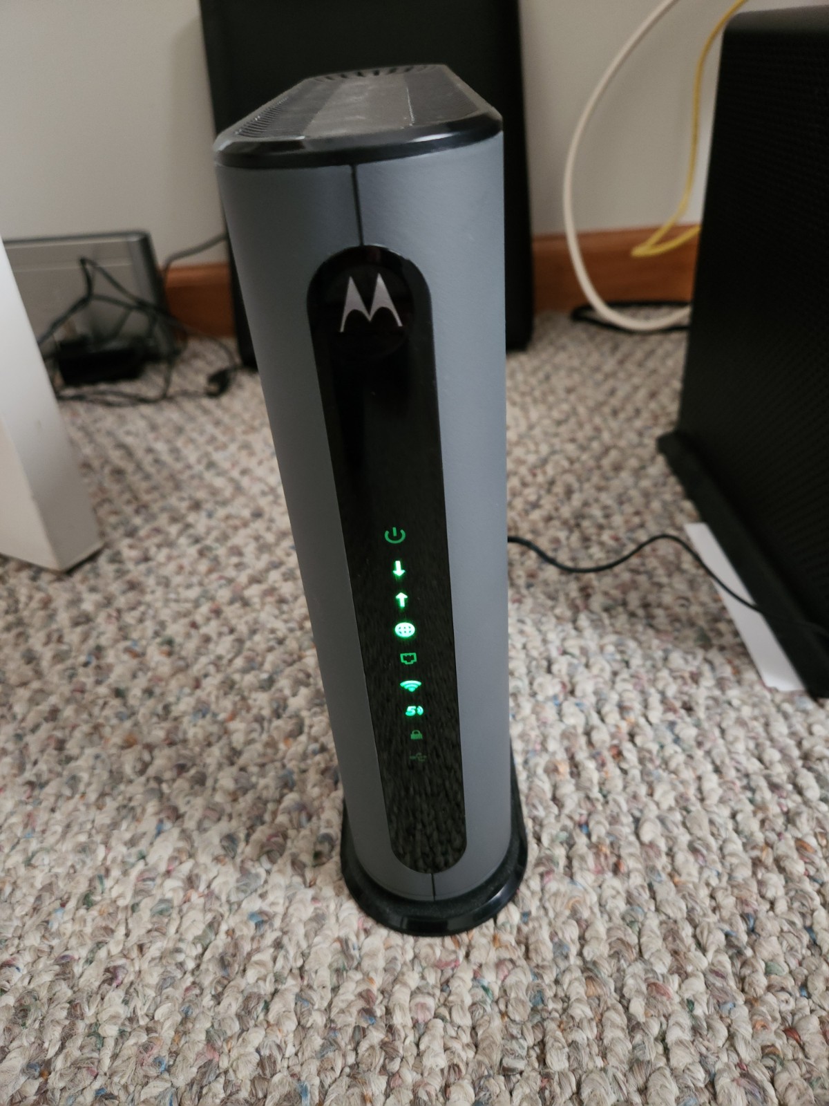 Motorola MG8702 DOCSIS 3.1 Cable Modem with Gigabit Router