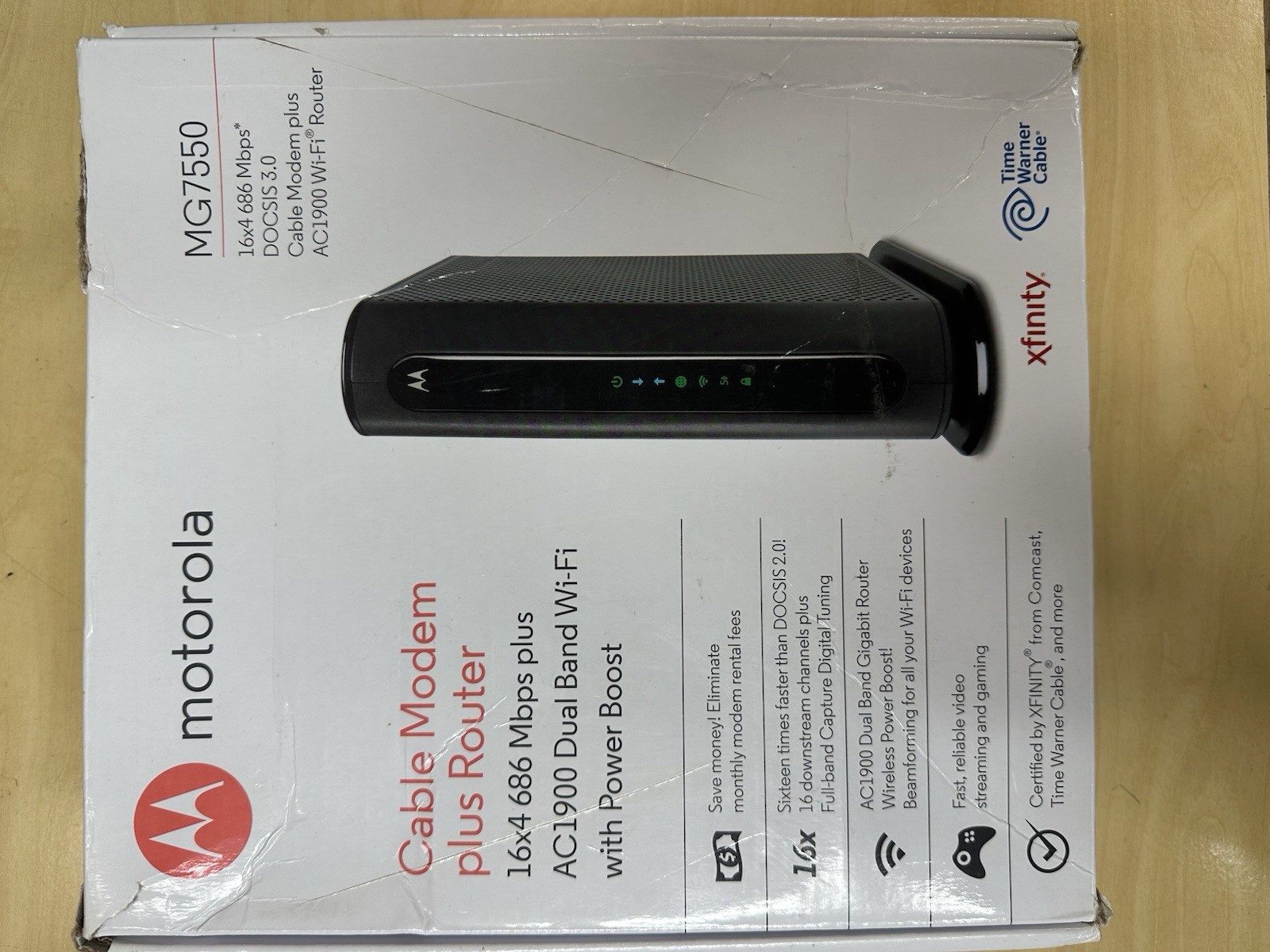 Motorola MG7540-10 16×4 686 Mbps plus AC1900 Dual Band Wi-Fi Cable Modem Router