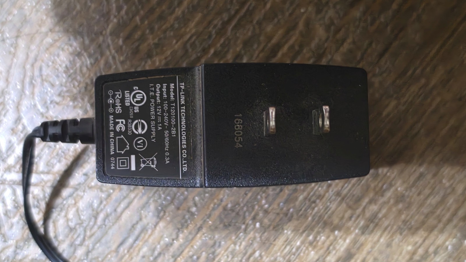 TP-LINK TC-7610 DOCSIS 3.0 Cable Modem with power adapter.