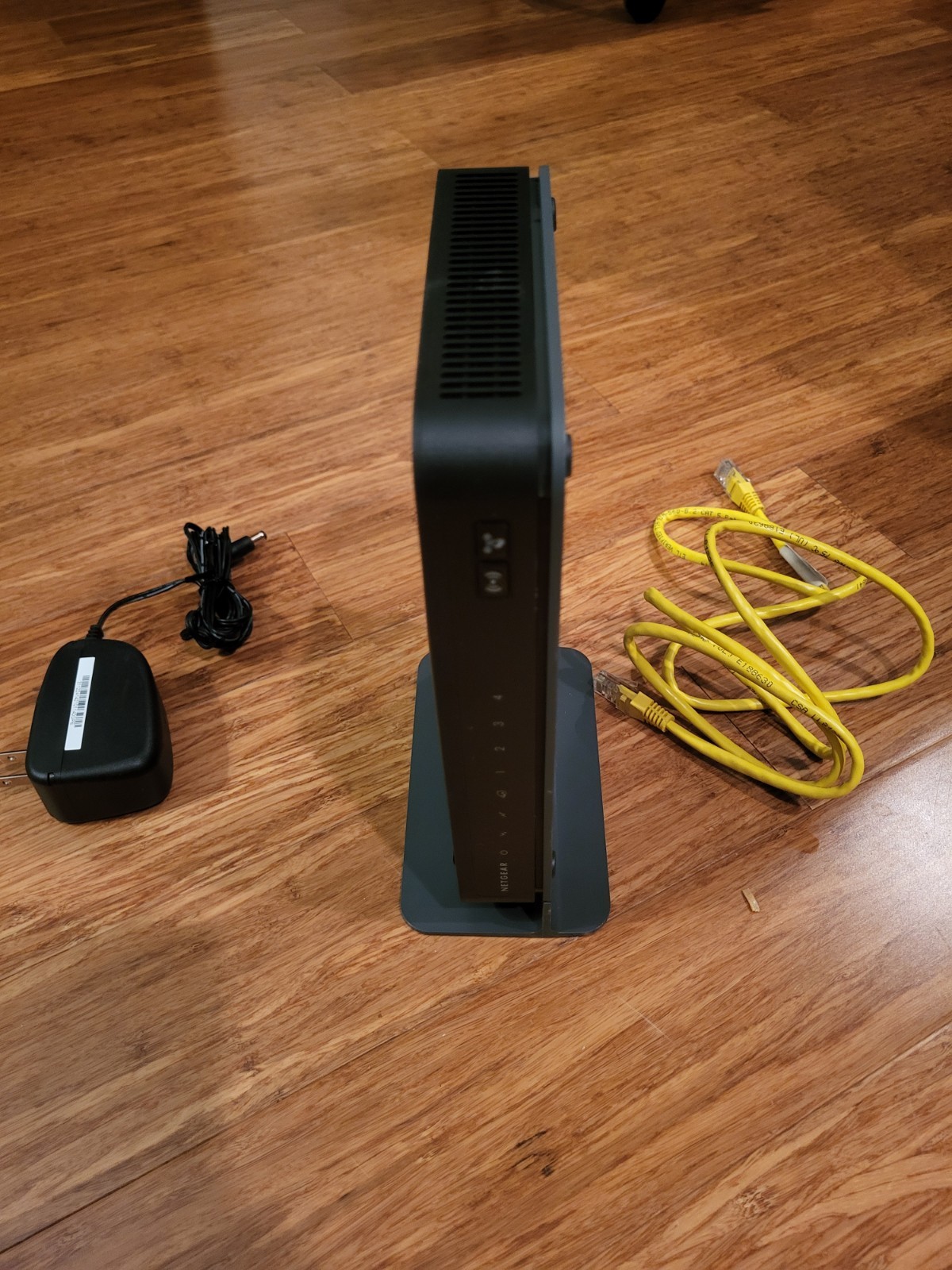 Netgear CG3000D Docsis 3.0 Cable Modem/Router Gateway with cables – Brand New
