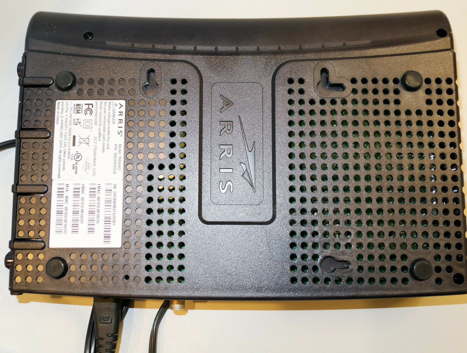 Arris TM604G 4 telephone port +Docsis 2.0 Cable modem w/ battery back up
