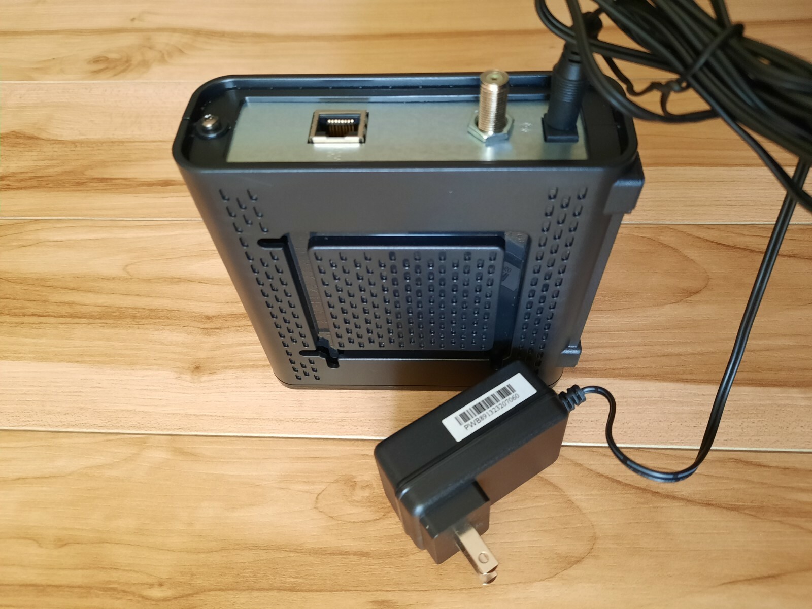 Motorola SURFboard SB6180 Docsis 3 Cable Modem With AC Adapter