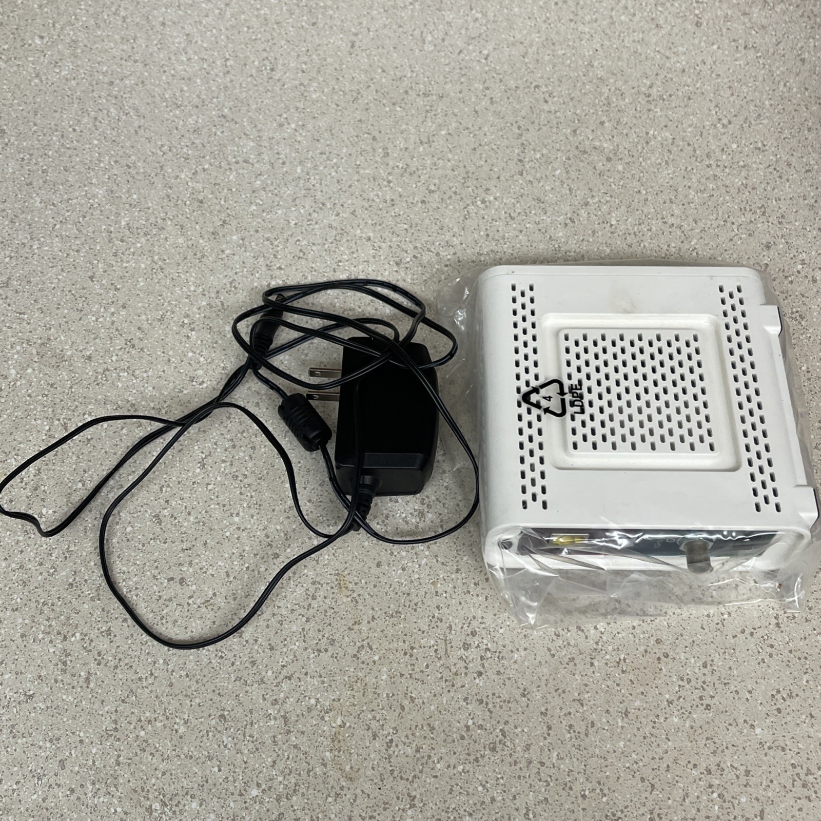 ARRIS SURFboard SB6190 DOCSIS 3.0 32 x 8 Gigabit Cable Modem White